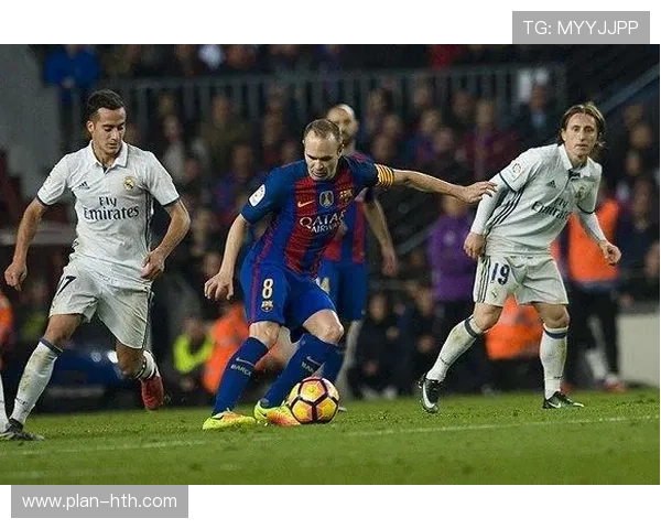 足球汇聚全球顶级球星的荣耀与传奇 见证足球世界的风云变幻