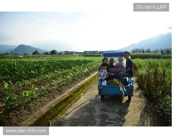 足球球星竟然亲自下田干农活 看他们如何与土地亲密接触
